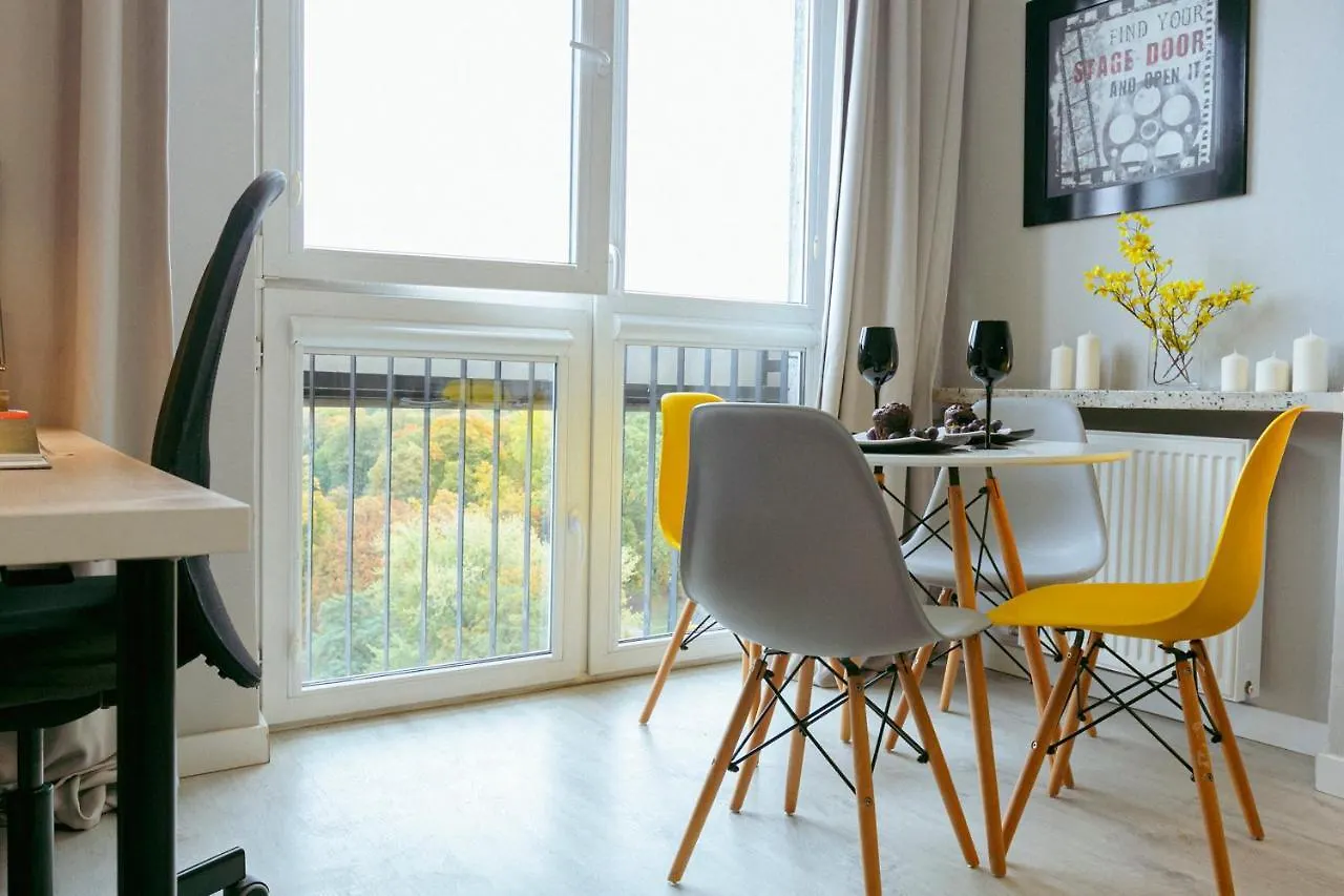 ורשה Przechodnia 2 Yellow - Biurko Oraz Wygodny Fotel Do Pracy - Better Rental
