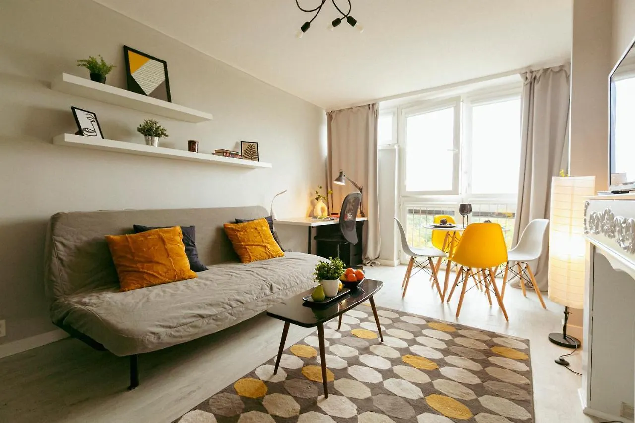 Przechodnia 2 Yellow - Biurko Oraz Wygodny Fotel Do Pracy - Better Rental وارسو