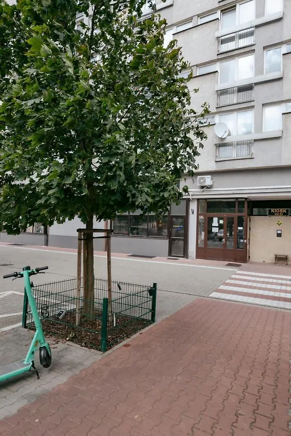 Przechodnia 2 Yellow - Biurko Oraz Wygodny Fotel Do Pracy - Better Rental وارسو بولندا