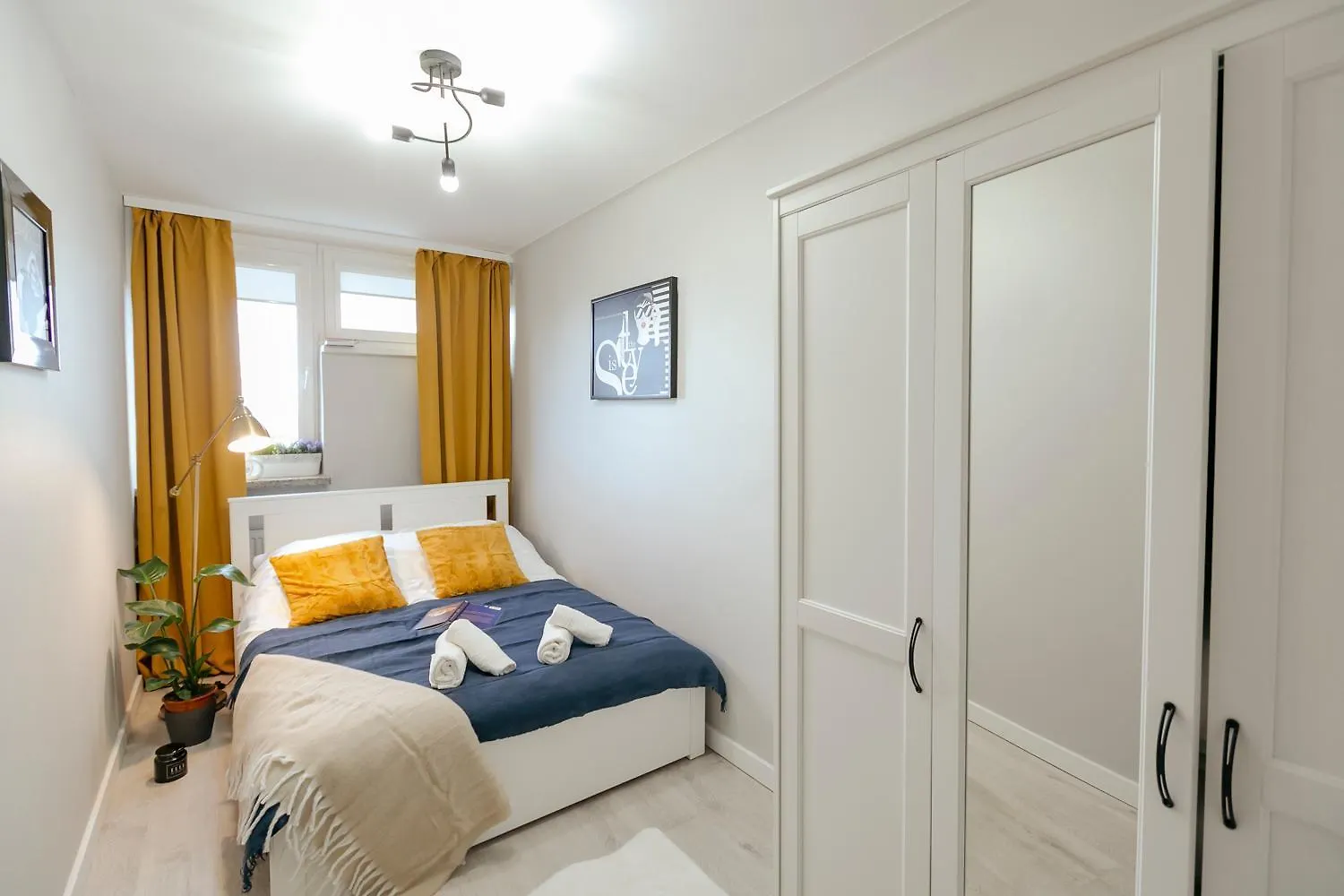 Przechodnia 2 Yellow - Biurko Oraz Wygodny Fotel Do Pracy - Better Rental وارسو 0*,  بولندا